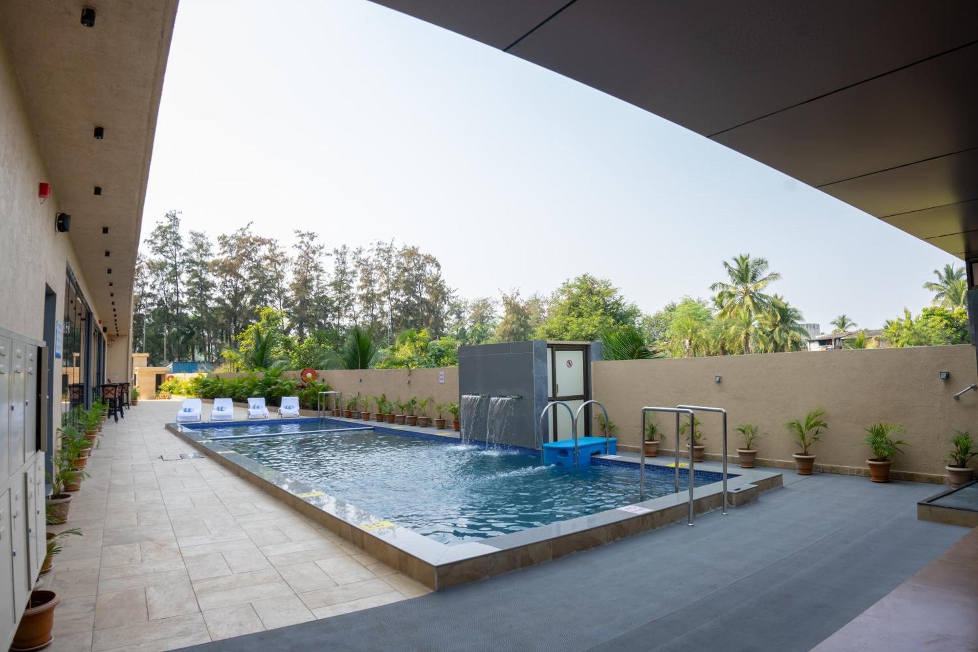 Pride Elite, Daman Hotel Exterior foto